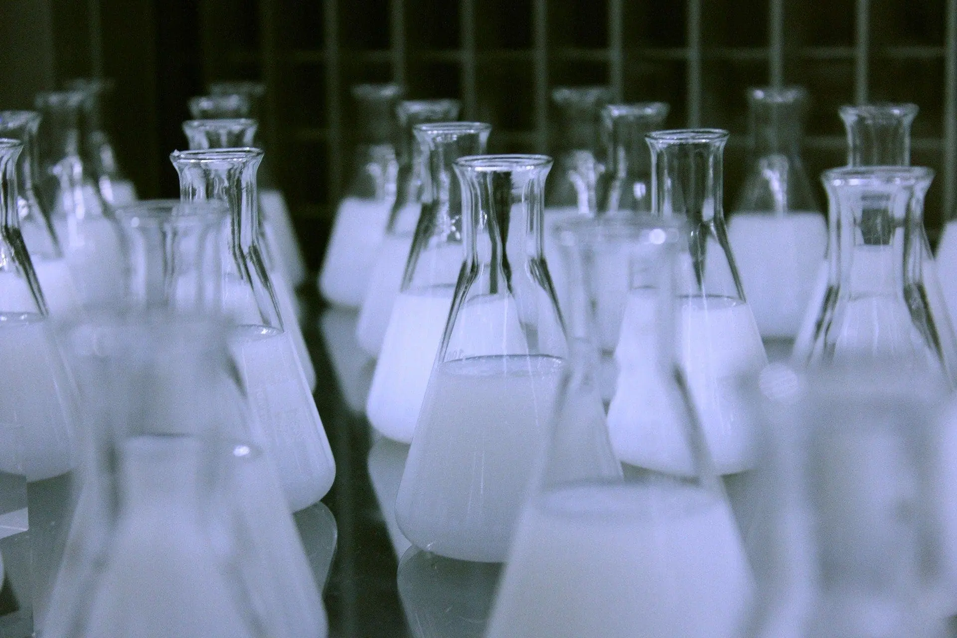 flasks-606612_1920